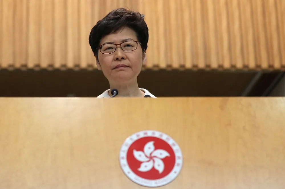 林鄭啟程赴北京述職　16日見習近平報告香港近半年局勢
