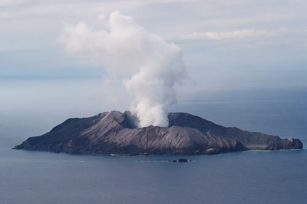 紐西蘭白島火山噴發釀18死悲劇　警方不放棄希望持續搜救