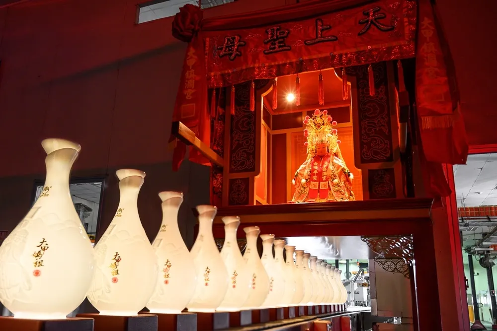 「稜轎腳」結合「光明燈」 　黑松這款媽祖聯名酒有＂亮＂點！