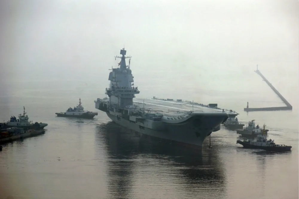 【雙航母編制】比遼寧號長、艦載機數量更多　中國首艘自製航母「山東艦」正式服役