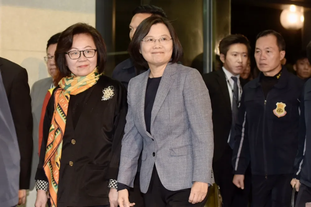 【總統政見首輪交鋒】蔡英文反戳韓國瑜：你當總統不能請假怎辦