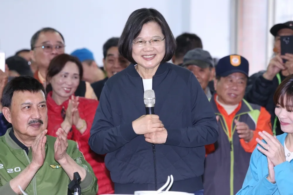 邱毅稱她「曾赴中國喊統一」　蔡英文嗆：證據拿出來