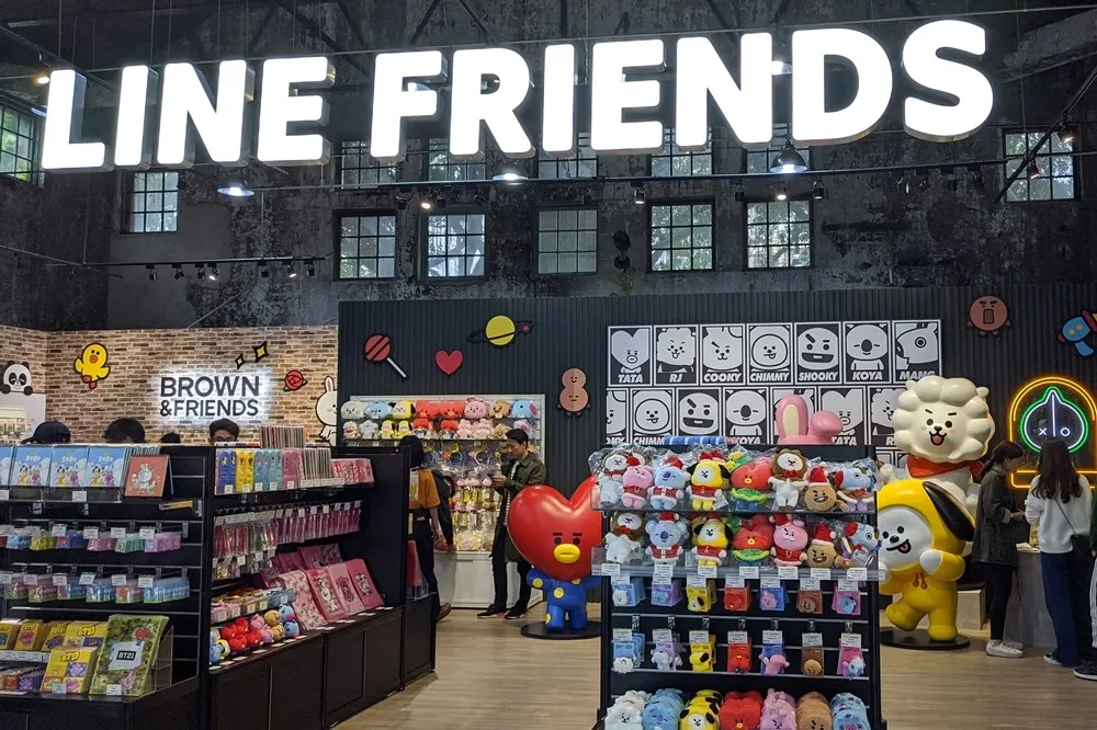 【有片】聖誕系列推出！「LINE FRIENDS 潮玩限定店」12/21 台北華山登場　超大 BT21 公仔等你來拍