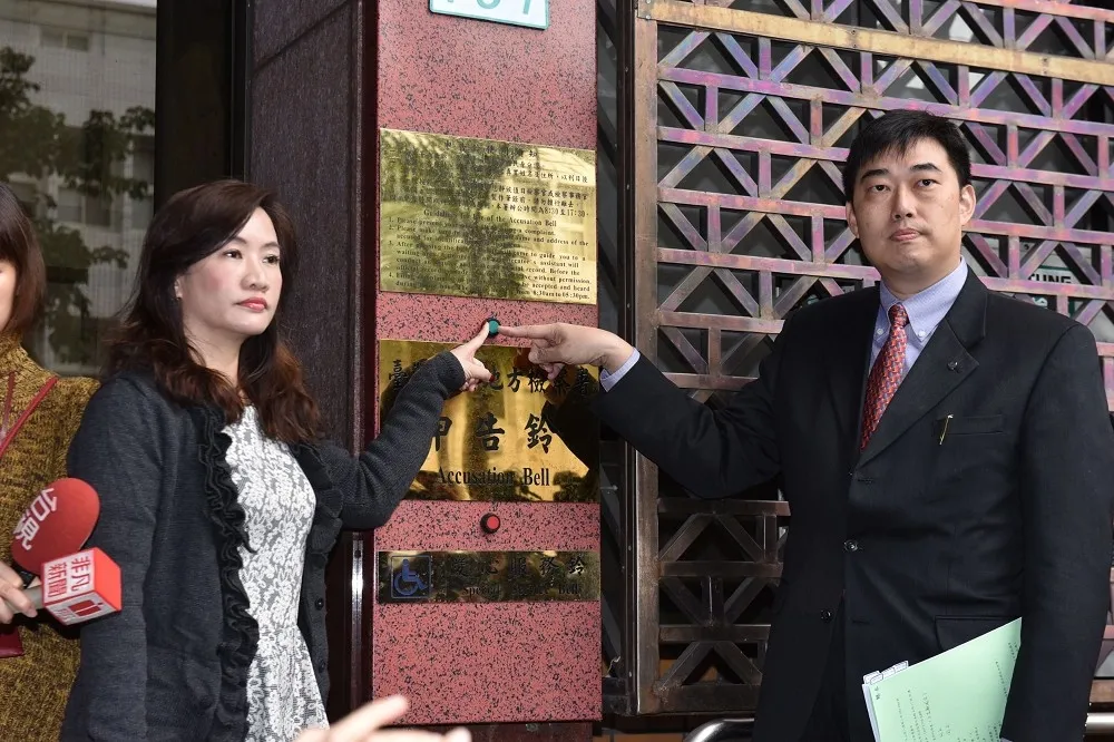 「親吻女嬰」被黑　韓陣營告「只是堵藍」社群及《三立》