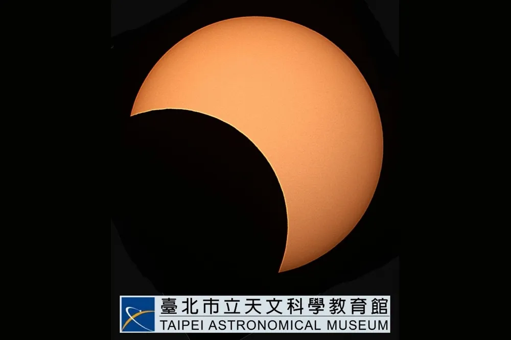 日偏食中午登場　台北市12:44開始「初虧」