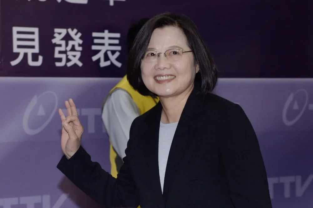 【政見交鋒1】蔡英文諷韓「總統不是總機」　批藍執政重北輕南愛跳票