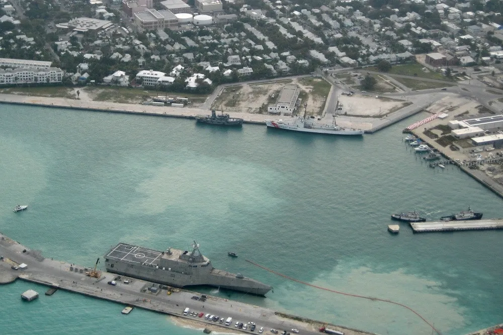 【自稱在拍日出】涉偷拍美國佛州海軍基地「禁區」　廖姓中國男子遭逮捕起訴
