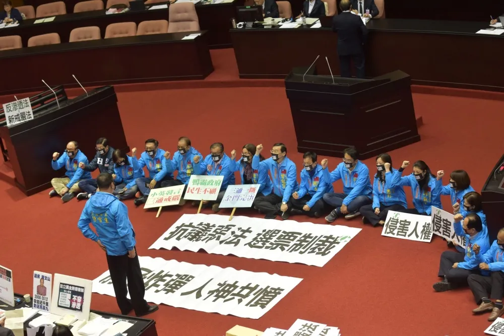 【反滲透法交鋒】就怕被抹紅　國民黨無心戀棧「抗議不抗爭」