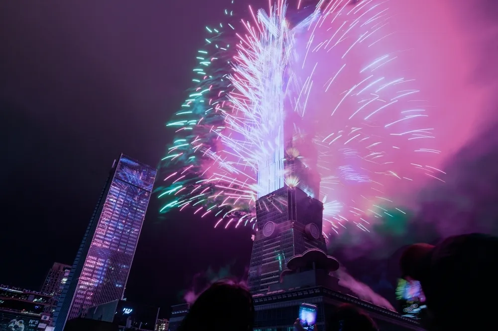 【有片】2020 新年快樂！全台 7 大跨年煙火秀集合
