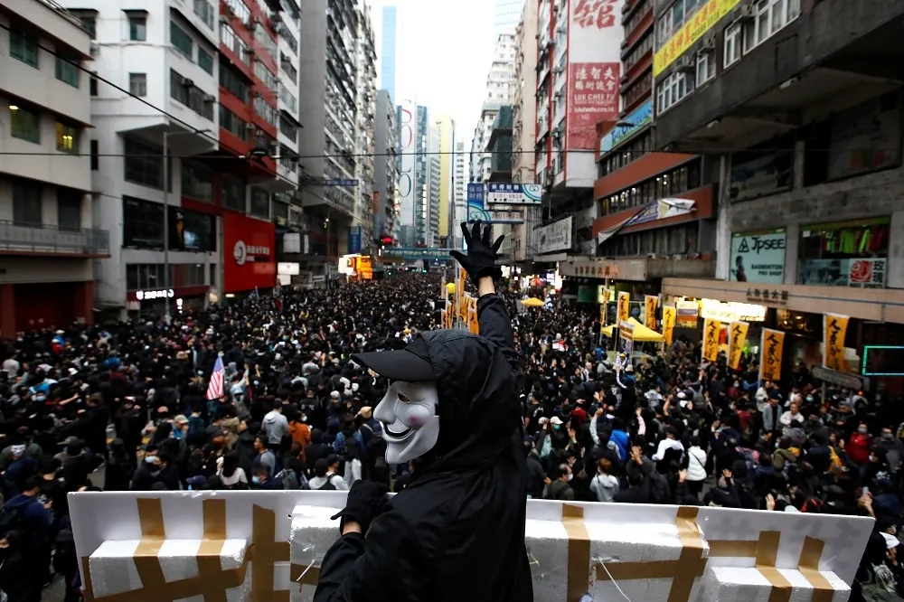 反送中元旦大遊行逾400人遭捕　港警逮捕截聽警用通訊「暴徒」