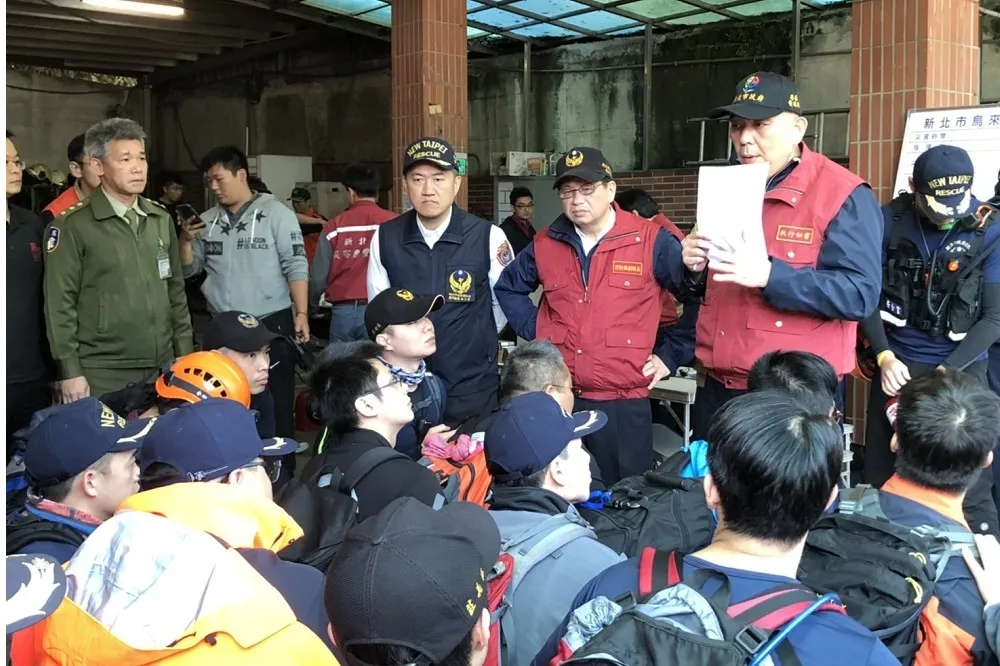 【黑鷹迫降】烏來運動場供直升機起降　消防陸空多梯次搜救