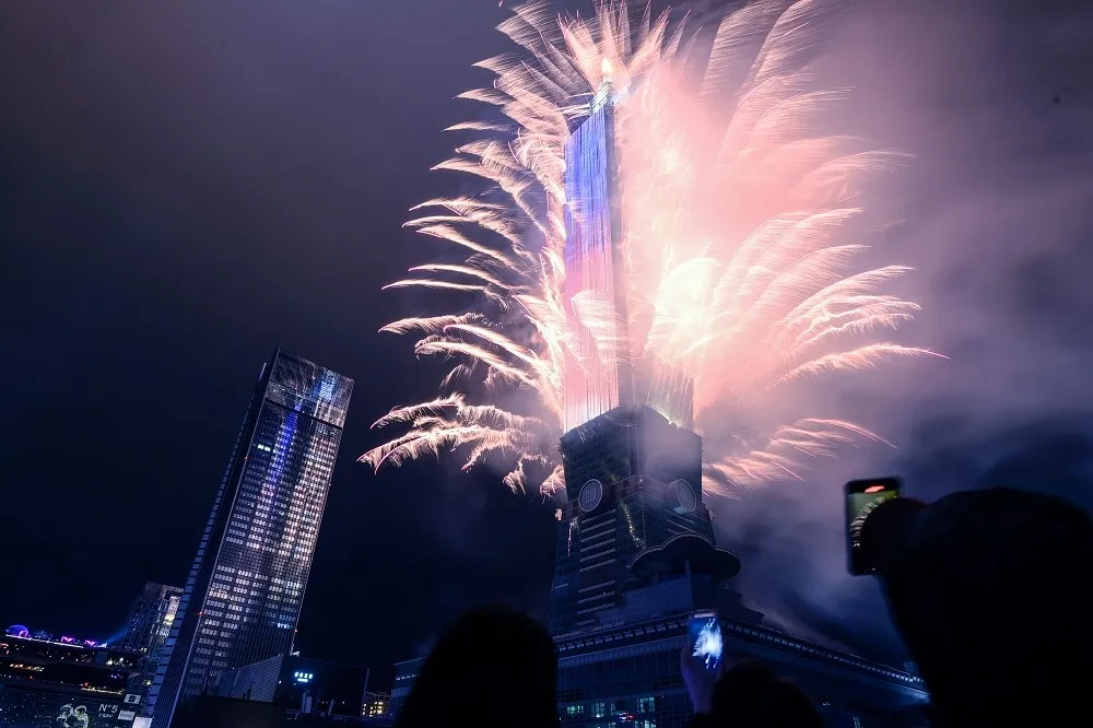 邊狂歡邊看煙火！台北 12 間最強 2020 跨年派對攻略