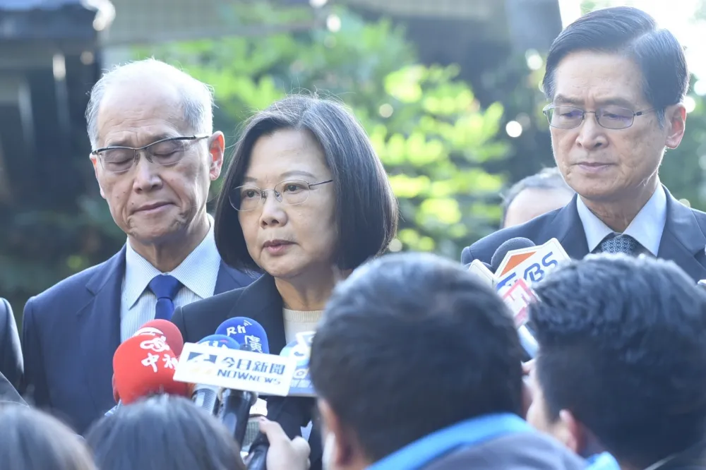 【黑鷹墜毀Day2】蔡英文、馬英九赴三總　弔唁罹難者、慰問傷者