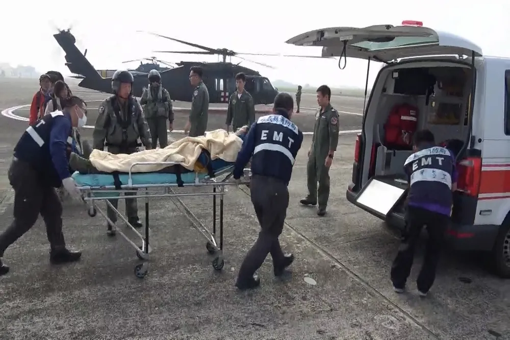 黑鷹再度出勤救援　空軍：繼續守護人民