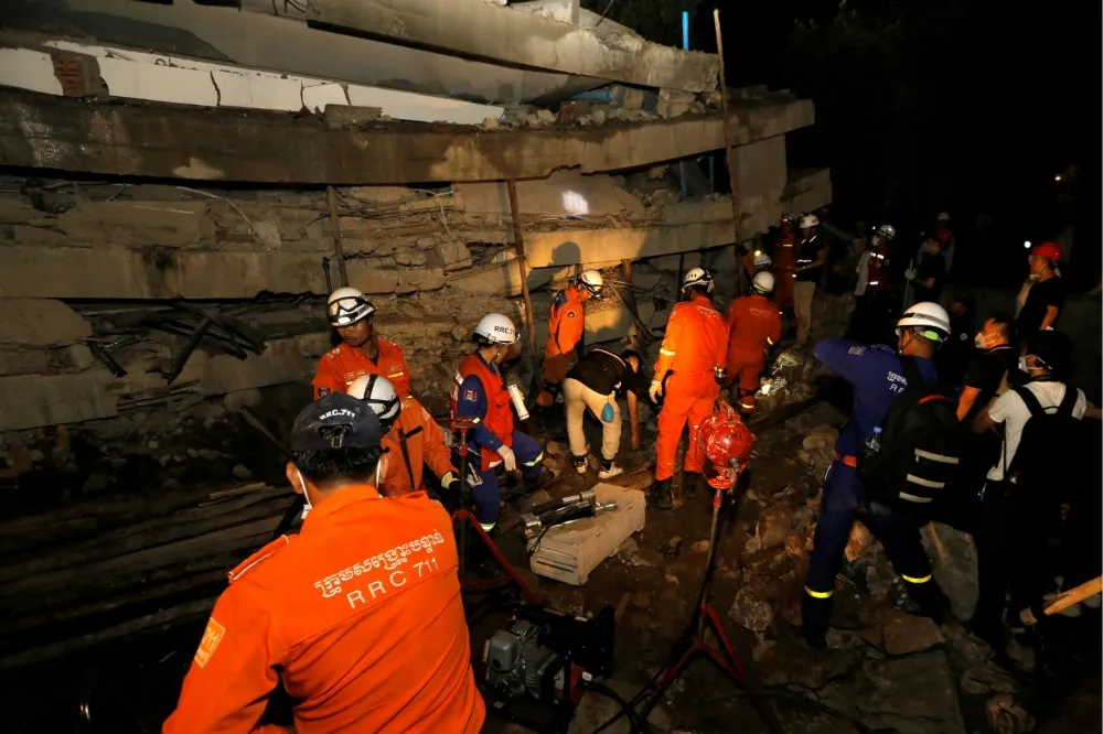 一棟7層大樓突倒塌　柬埔寨南部再傳工安事故釀36死