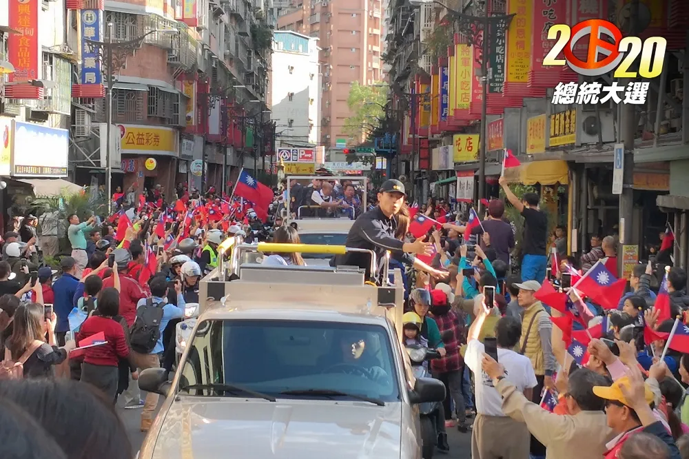 【選戰觀察】韓國瑜雙北桃大反攻！　搶救「小雞」炒回選情熱度
