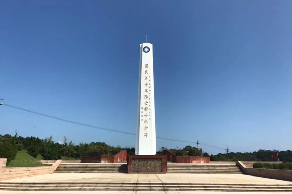 侍從官黃聖航伴總長沈一鳴　長眠五指山