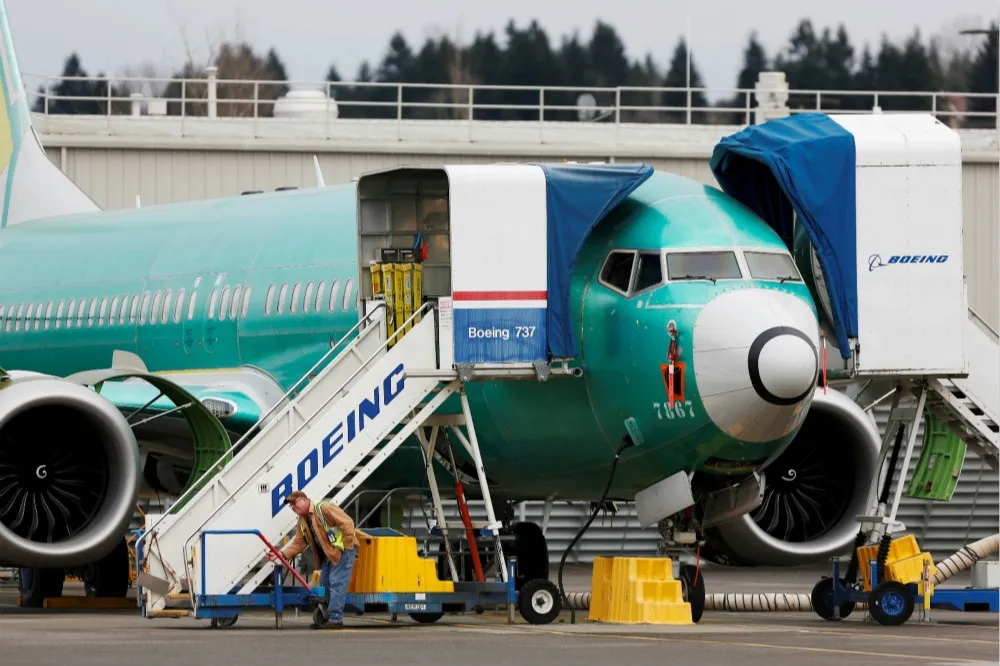 「737 MAX由小丑設計、在猴子監管下完成」　波音內部文件曝光惹爭議