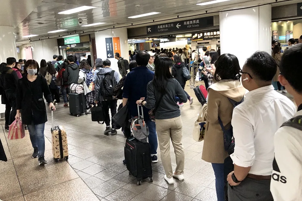 【大選倒數1天】青年返鄉列車開跑　北車、台北轉運站湧現人潮