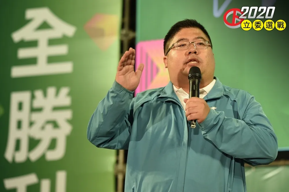 【快訊】嘉縣1選區民進黨蔡易餘　自行宣布當選擊敗王啟灃