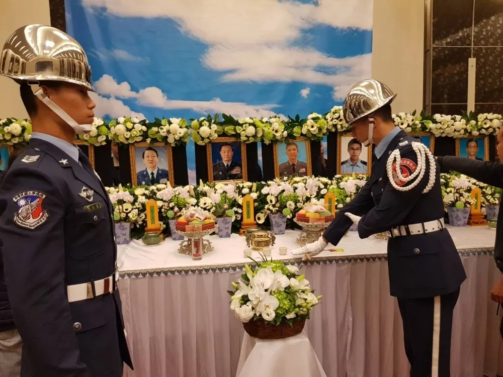 參謀總長沈一鳴殉職將士13日移柩、啟靈仿威權模式　沿路官兵代表路祭致意