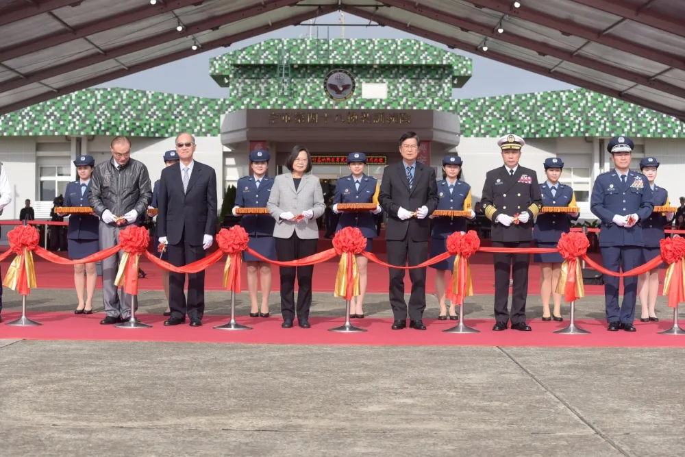 【有片】精神長存！新竹空軍新營舍啟用　蔡英文：沈一鳴努力爭取的