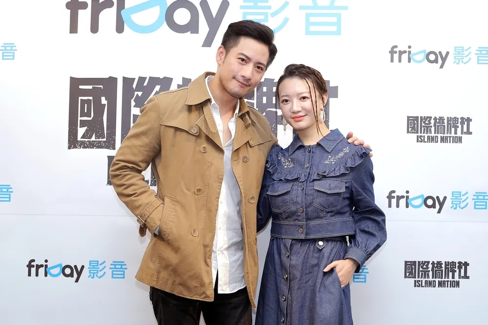 李杏《國際橋牌社》挑戰飾演招待所小姐　周孝安片場裸身被當「行走的豬肉」
