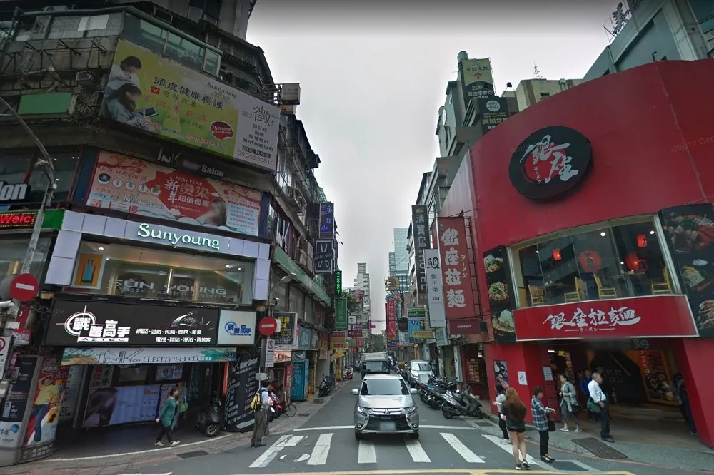 當山東豆漿店變成永和豆漿，南陽街也逐漸成為噴街......