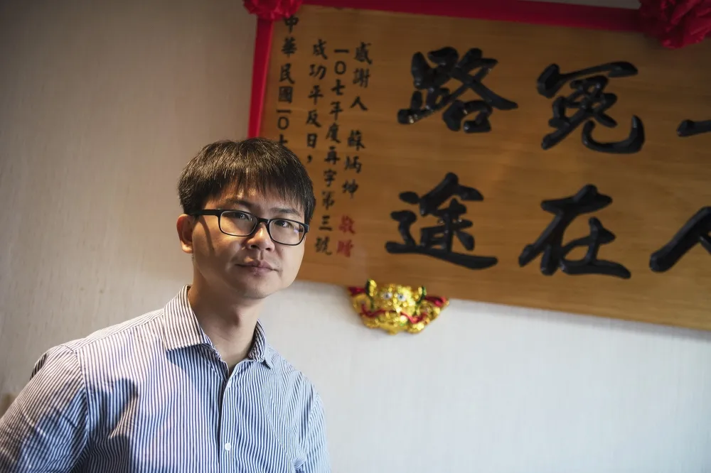 【上報人物】頭頂「冤」字壓出少年白　冤獄救援者羅士翔（上）
