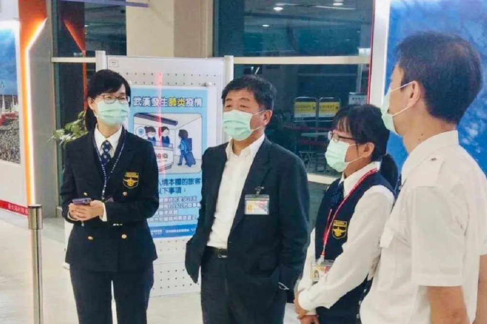 【武漢肺炎備戰】中港澳班機全面發衛教單　就醫隱匿旅遊史可罰15萬