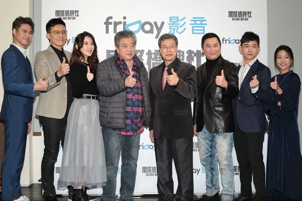 蔣偉文為《國際橋牌社》勤練中華民國頌　導演：只要上戲耳邊就要響起這首歌