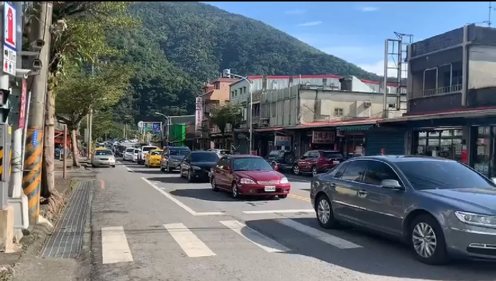 蘇花改與舊蘇花匯流處凌晨4時起湧車潮　 蘇澳段上午車流回堵3公里