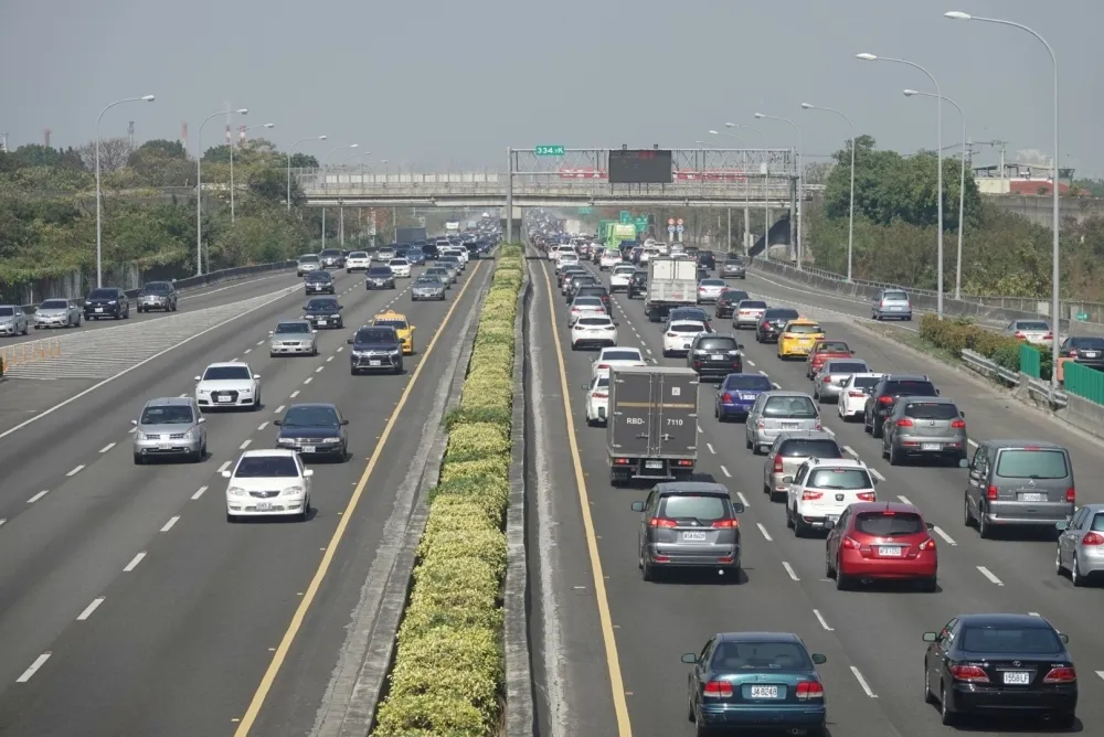 年初二天氣濕冷國道中部湧車潮　南下豐原至大雅時速不到30公里