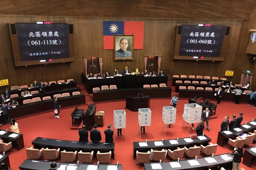 投書：不是大黨夾殺　是小黨路線模糊