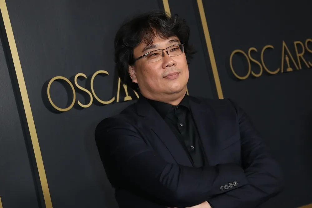 為何製作《寄生上流》黑白版？奉俊昊：這是出於我的虛榮心