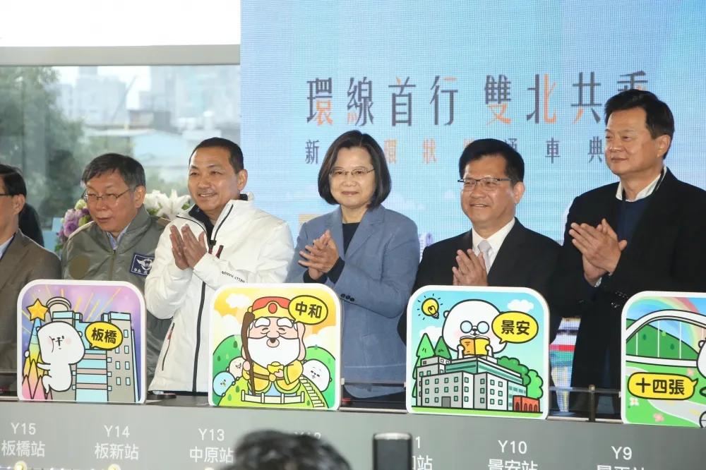 新北環狀線通車首月免費搭！　蔡侯柯同台「建設不分顏色」