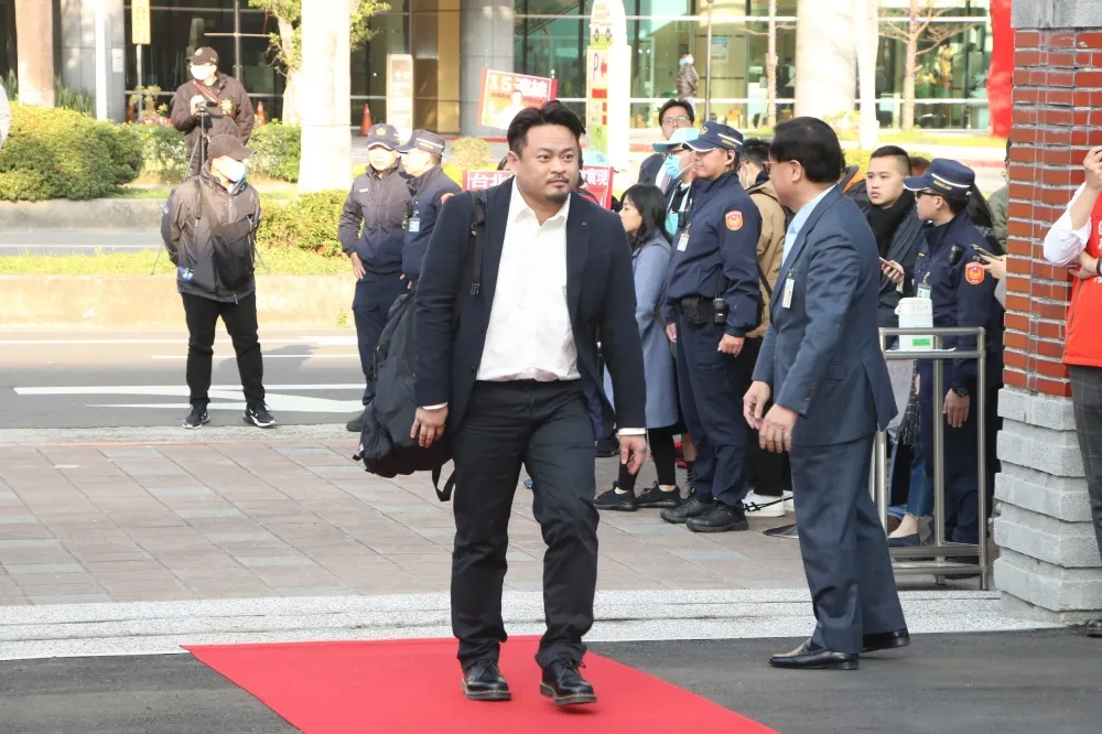 【立院新聲代】街頭反核殺進國會　洪申翰不怕肉搏戰「我棒球隊的」