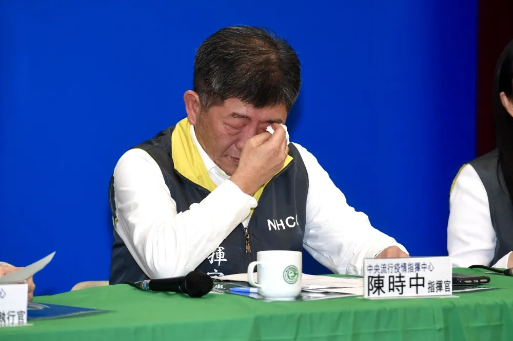 【台灣第11例】首批返台武漢台商1名確診　陳時中落淚：將全力救治