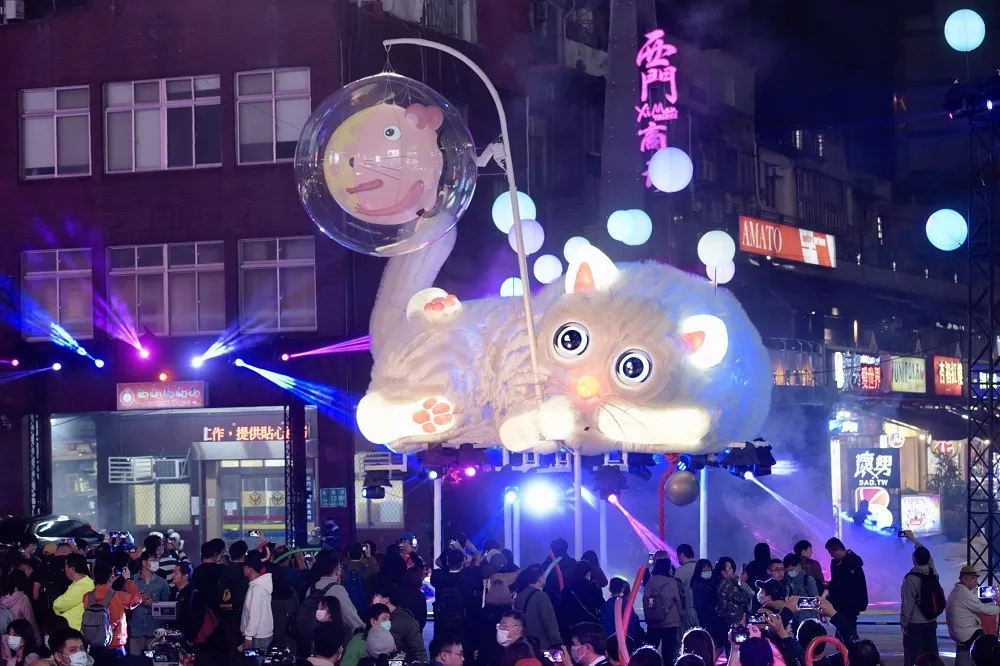 2020 台北燈節雙主燈試燈！東西主展演區每日將有樂團藝人、布袋戲、馬戲團等多項演出