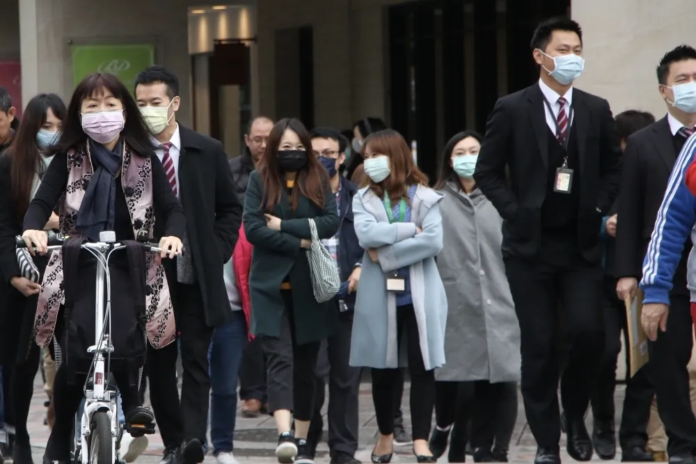 【居家檢疫破萬人】中央監控手機嚴重不足！　里幹事找嘸人快抓狂