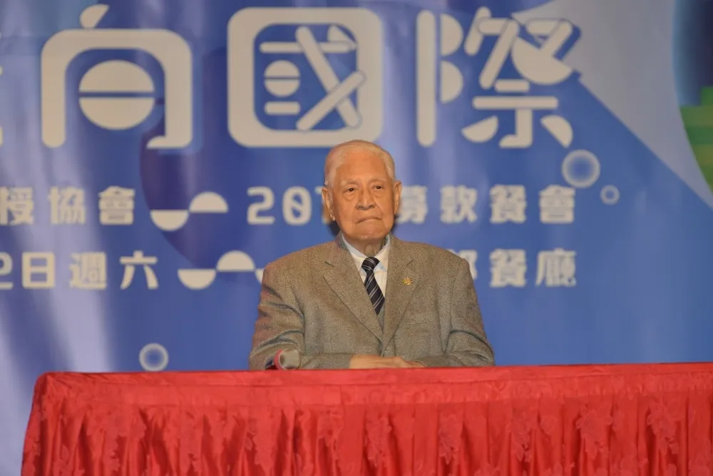 中國網友謠傳李登輝死訊　李辦斥：作息正常留院觀察中