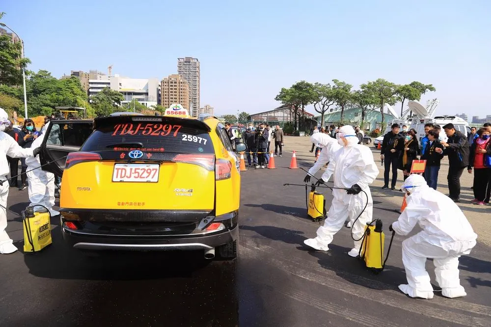 國內首起新冠肺炎死者為白牌車司機　中市主動協助計程車防疫消毒