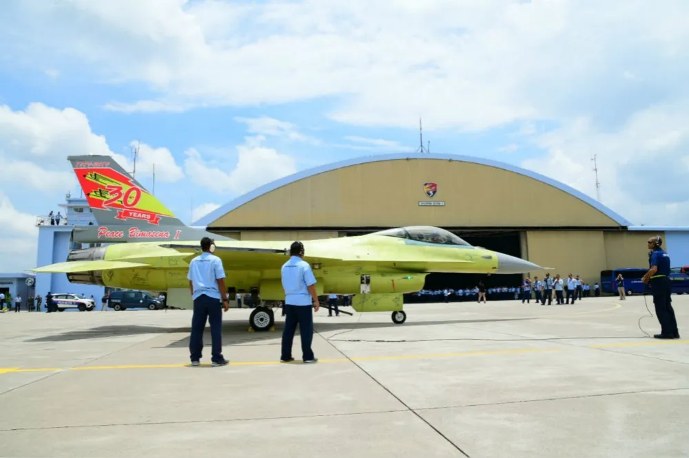 【服役29年】預計升級10架　印尼首架延壽F-16A戰機完成試飛