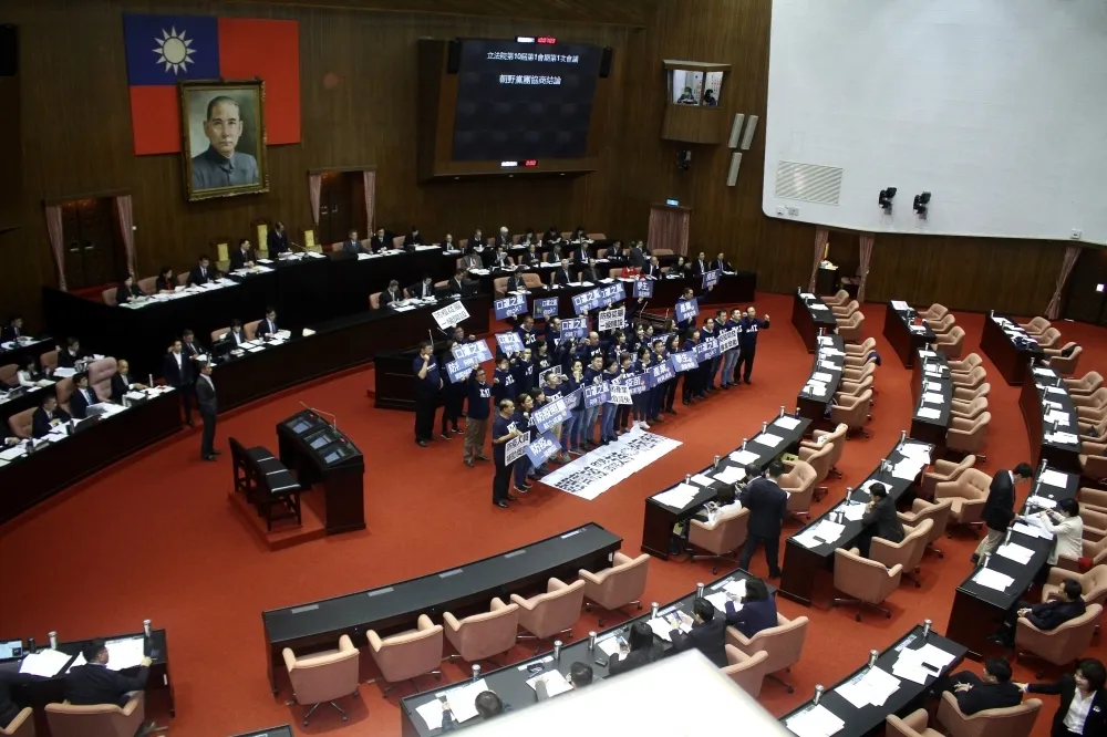 【國會攻防前哨戰】召委選舉各取所需　藍白浮現合作契機