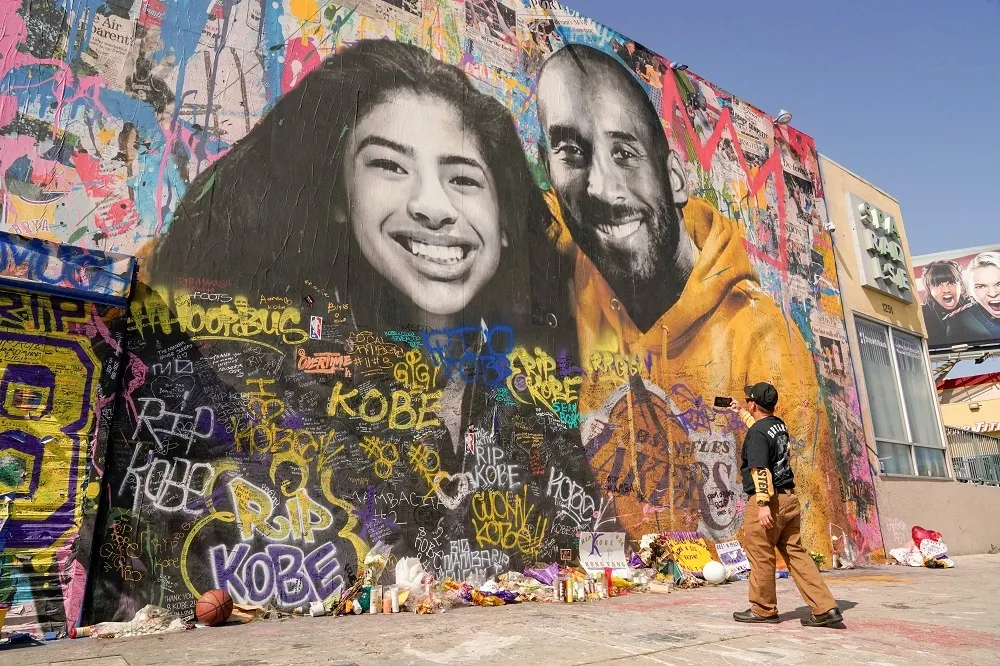 NBA傳奇球星Kobe追思會　喬丹痛哭淚送小老弟