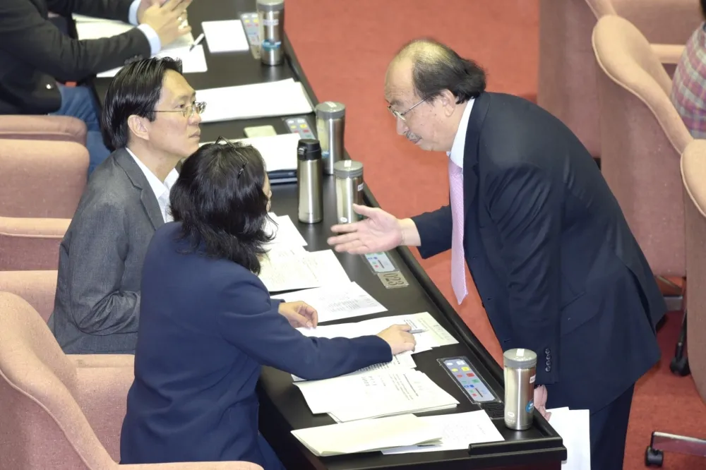 防疫照顧假津貼未入法　王育敏怒批「為德不卒」