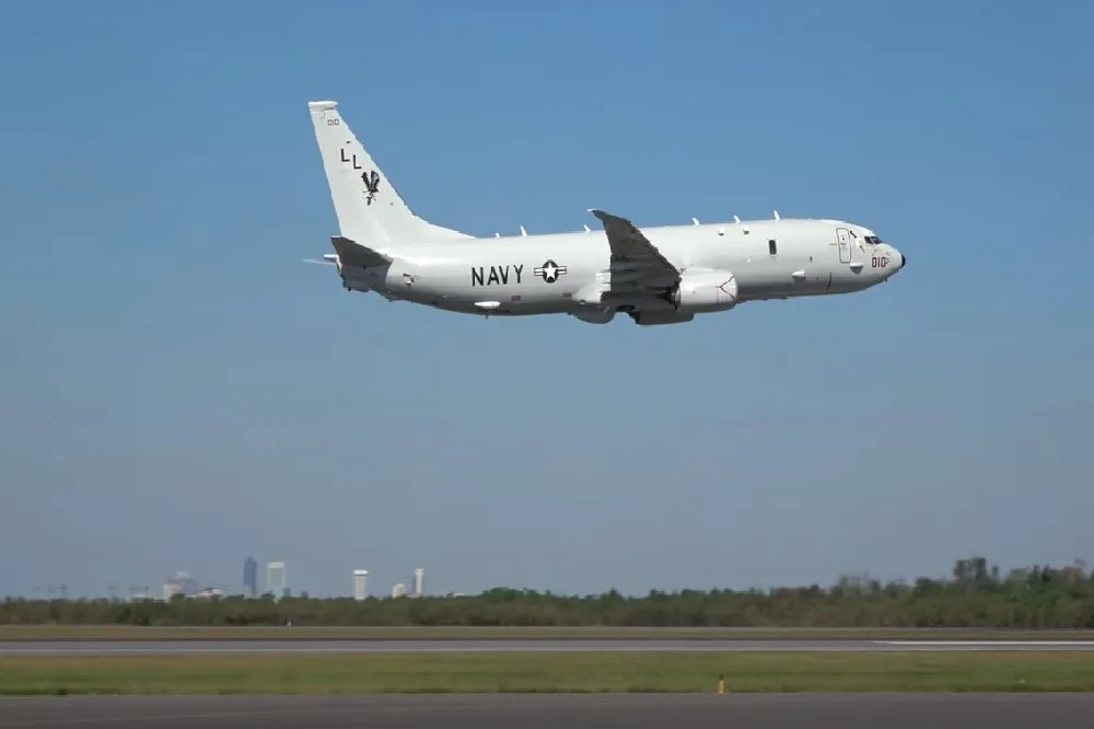 中國解放軍雷射光照美軍P-8巡邏機　可使飛行員暫時失明