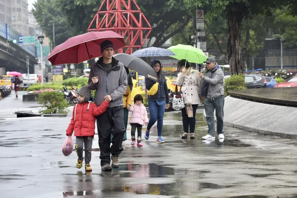 北台灣下午有雨　5日整天「濕冷」