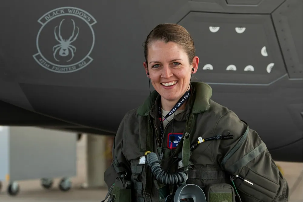 【巾幗不讓鬚眉】F-22飛行員出身　美軍F-35A戰機示範隊迎來首任女隊長