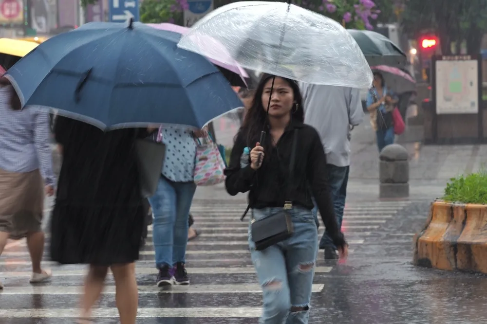 東北季風報到！　全台越晚雨越大、高山可望降雪